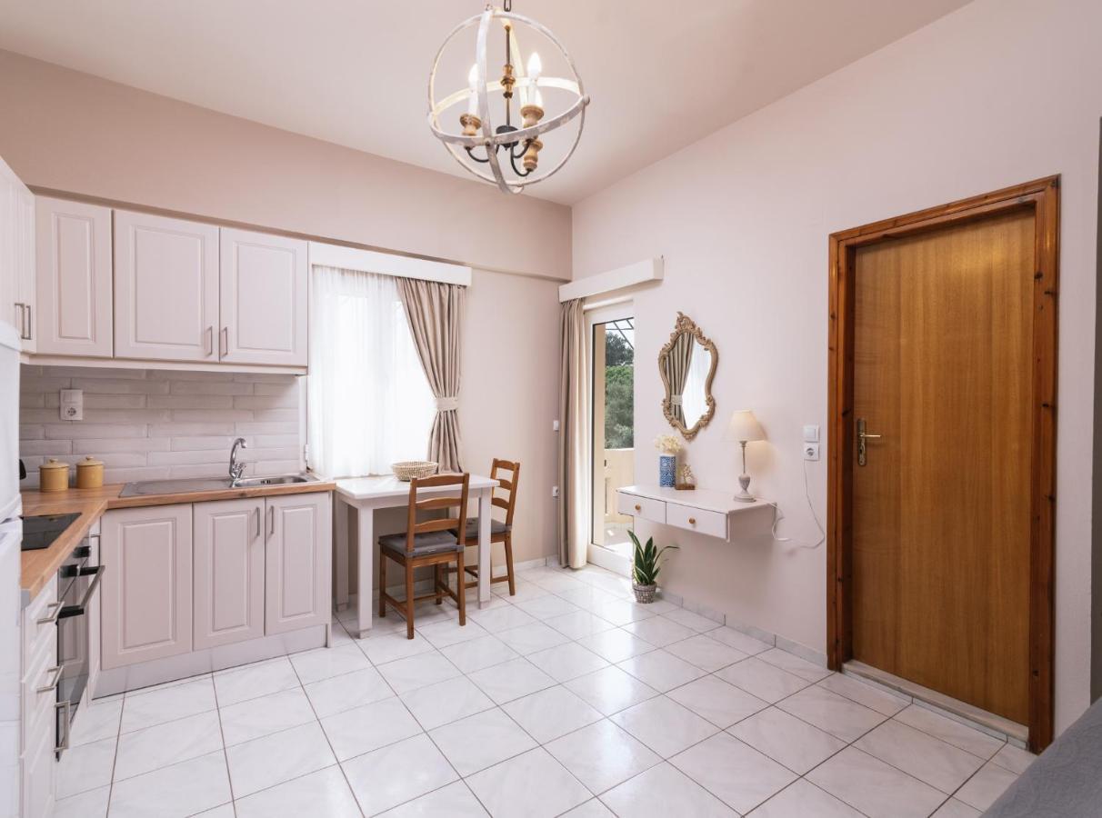Filia Apartments Пицидия Екстериор снимка