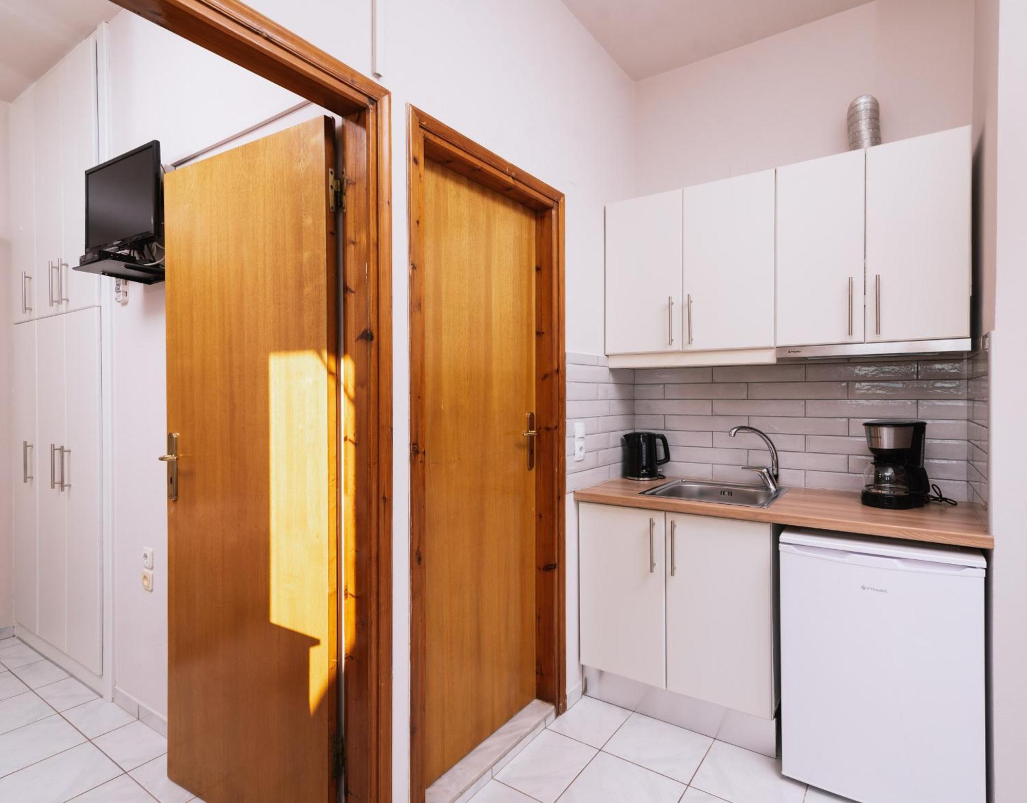 Filia Apartments Пицидия Екстериор снимка
