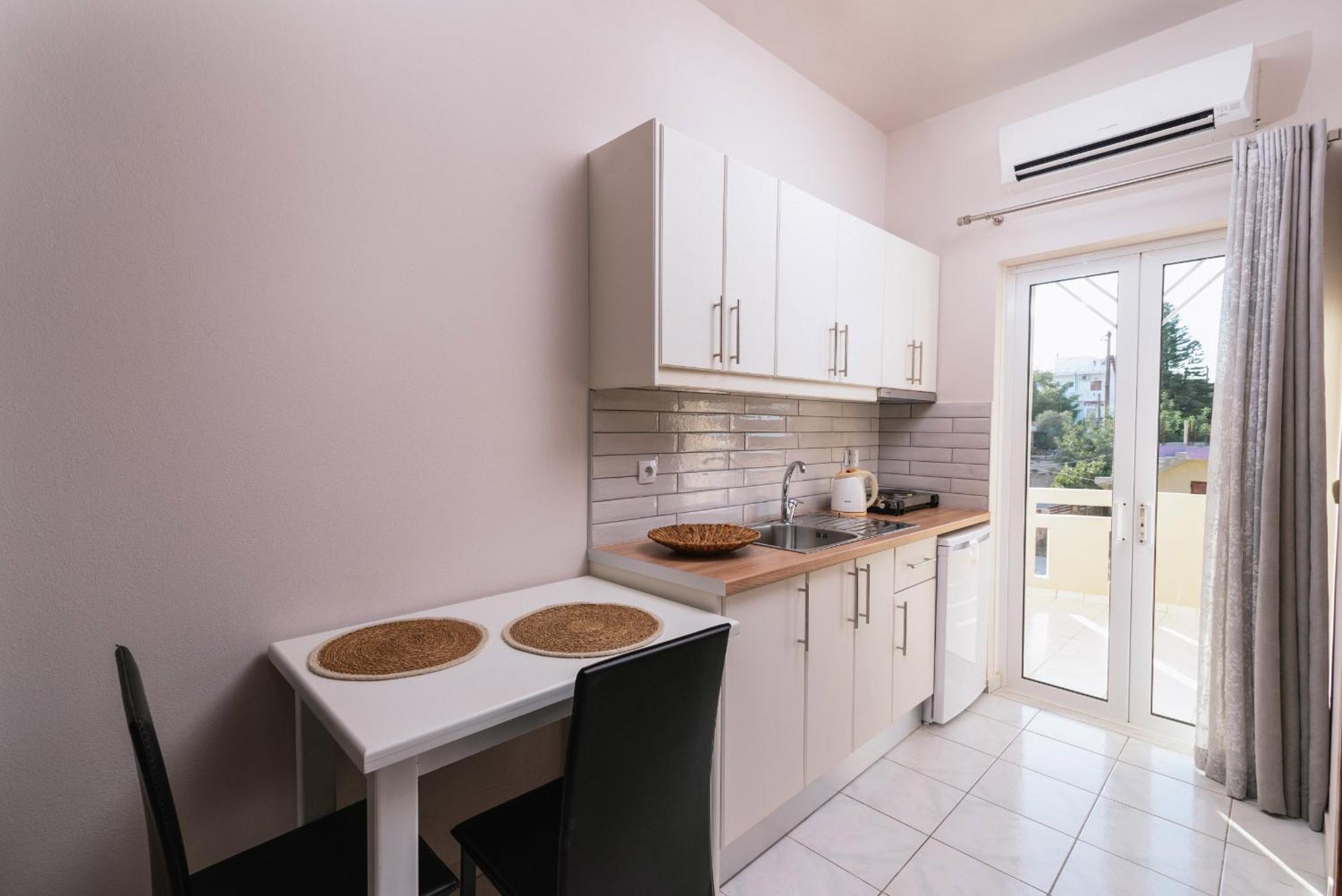 Filia Apartments Пицидия Екстериор снимка