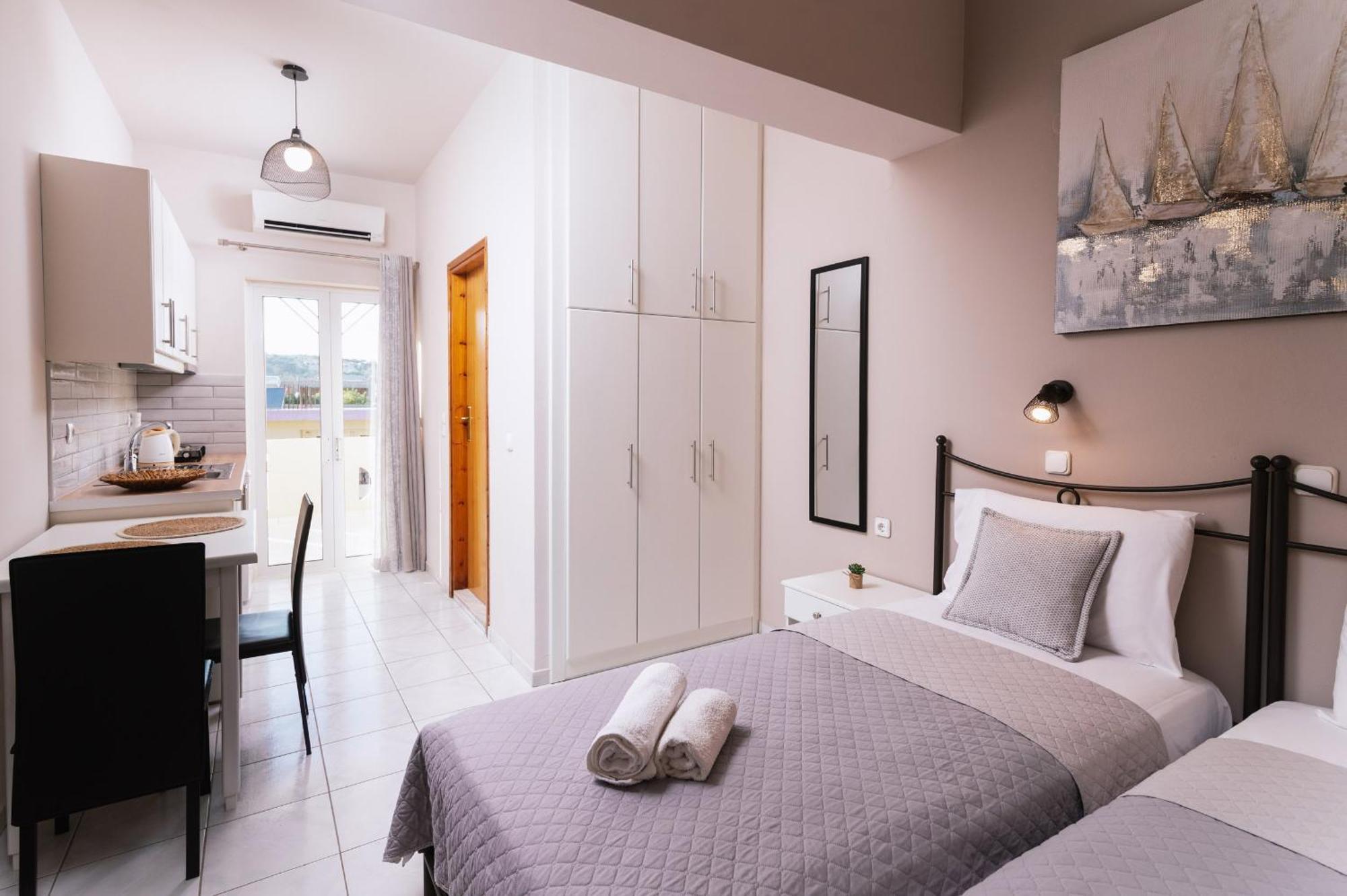 Filia Apartments Пицидия Екстериор снимка